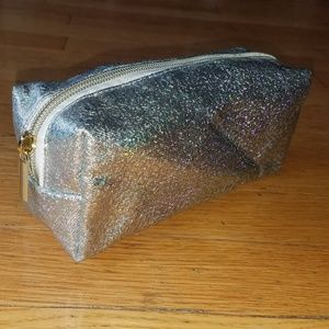 💛*NWOT** Cute Silver Holographic Cosmetic Bag!💛